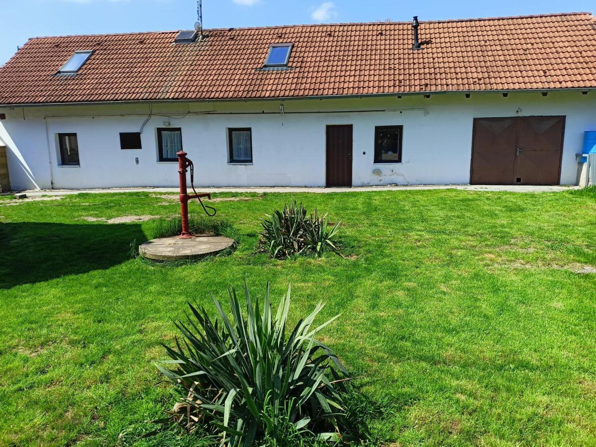 Villa Rekreacni Dum U Elisky A Barusky Krakovany Exterior foto